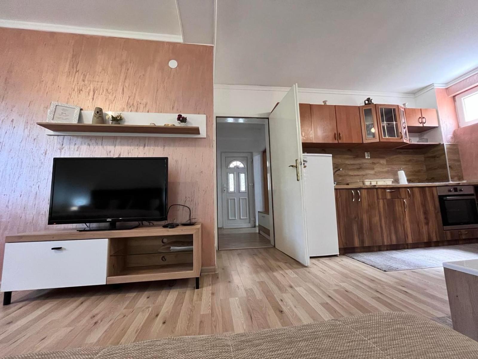 Apartmani Nikolic วิเชกราด ภายนอก รูปภาพ