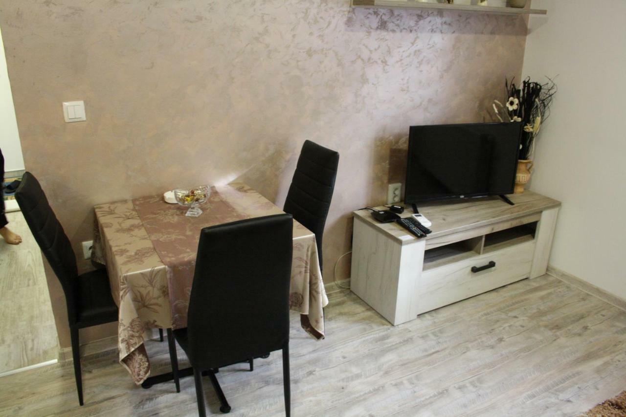 Apartmani Nikolic วิเชกราด ภายนอก รูปภาพ